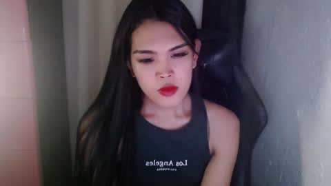 Snapshot of urpinayjenfuckerxxx chatting on January 15, 11:21 am Jenny online show from January 15, 11:21 am