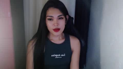 Snapshot of urpinayjenfuckerxxx chatting on January 15, 2:24 pm Jenny online show from January 15, 2:24 pm