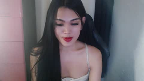 Snapshot of urpinayjenfuckerxxx chatting on January 19, 12:28 am Jenny online show from January 19, 12:28 am