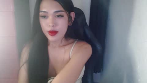 Snapshot of urpinayjenfuckerxxx chatting on January 19, 3:29 am Jenny online show from January 19, 3:29 am