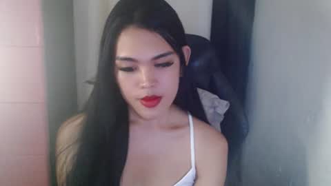 Snapshot of urpinayjenfuckerxxx chatting on January 22, 12:59 am Jenny online show from January 22, 12:59 am