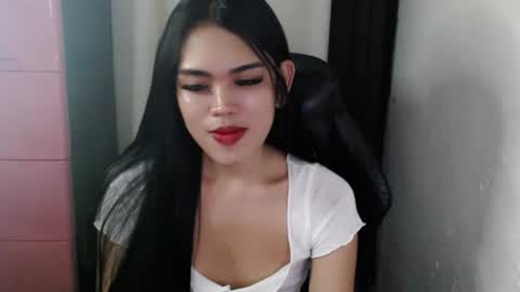 Snapshot of urpinayjenfuckerxxx chatting on January 22, 8:06 pm Jenny online show from January 22, 8:06 pm
