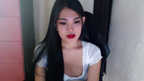 Snapshot of urpinayjenfuckerxxx chatting on January 23, 12:14 am Jenny online show from January 23, 12:14 am