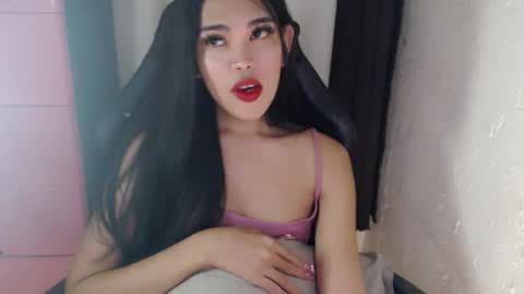 Snapshot of urpinayjenfuckerxxx chatting on January 24, 1:45 am Jenny online show from January 24, 1:45 am