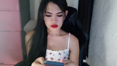 Snapshot of urpinayjenfuckerxxx chatting on January 26, 8:23 pm Jenny online show from January 26, 8:23 pm