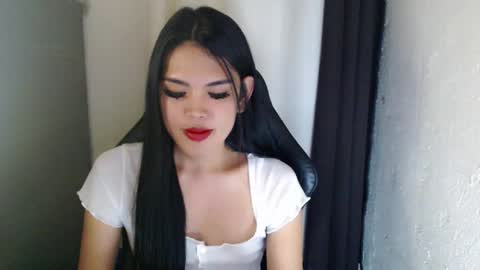 Snapshot of urpinayjenfuckerxxx chatting on February 9, 3:11 am Jenny online show from February 9, 3:11 am