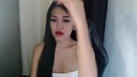 Snapshot of urpinayjenfuckerxxx chatting on February 12, 10:37 pm Jenny online show from February 12, 10:37 pm