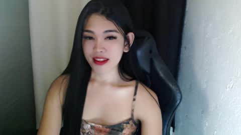 Snapshot of urpinayjenfuckerxxx chatting on February 14, 9:10 pm Jenny online show from February 14, 9:10 pm