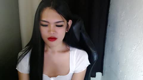 Snapshot of urpinayjenfuckerxxx chatting on February 19, 11:06 am Jenny online show from February 19, 11:06 am