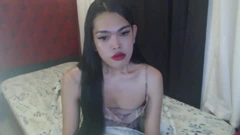 Snapshot of urpinayjenfuckerxxx chatting on September 19, 3:19 am Jenny online show from September 19, 3:19 am