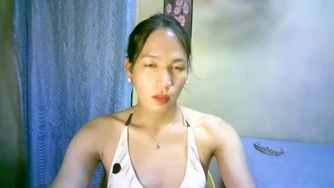 Snapshot of urpinaylovelyjuliaxxx chatting on January 28, 3:25 pm queen julia not into CHEAPGUY online show from January 28, 3:25 pm