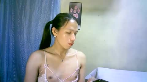 Snapshot of urpinaylovelyjuliaxxx chatting on February 6, 3:09 pm queen julia not into CHEAPGUY online show from February 6, 3:09 pm