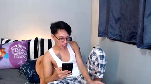 Snapshot of urpinoyasianx chatting on November 12, 11:03 pm Mel online show from November 12, 11:03 pm