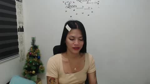 hi im kim online show from December 12, 11:25 pm