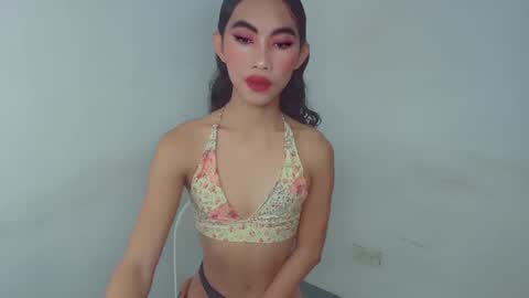 urpretty_mistake online show from February 20, 5:15 am