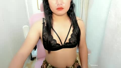 Snapshot of ursexy_cristal chatting on July 3, 10:43 am ursexy_cristal online show from July 3, 10:43 am