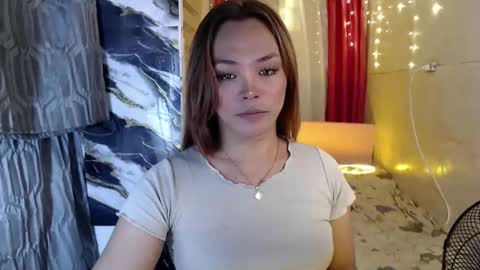 Snapshot of ursexy_debra chatting on December 21, 9:12 am TYRA online show from December 21, 9:12 am