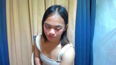 Snapshot of urslutty_mayie chatting on February 19, 2:18 am urslutty_mayie online show from February 19, 2:18 am