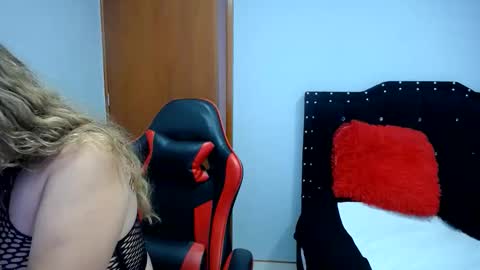 Snapshot of ursulawhite69 chatting on June 11, 3:32 pm Eveling Blanco online show from June 11, 3:32 pm
