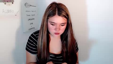 Snapshot of ursweet_ashley chatting on January 4, 9:43 am online show from January 4, 9:43 am