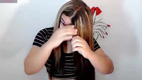 Snapshot of ursweet_ashley chatting on January 5, 1:03 am online show from January 5, 1:03 am