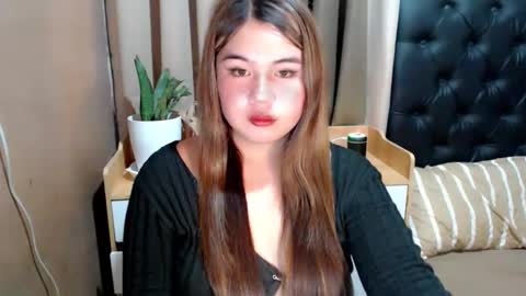 Snapshot of ursweet_ashley chatting on February 1, 2:02 pm online show from February 1, 2:02 pm