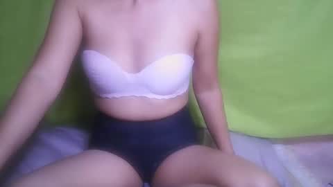 Snapshot of ursweet_funtasy chatting on February 18, 3:46 am ursweet_funtasy online show from February 18, 3:46 am