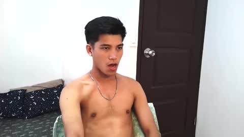 Snapshot of ursweetie_boy chatting on March 18, 4:15 am ursweetie_boy online show from March 18, 4:15 am