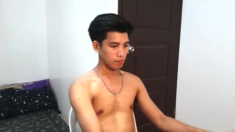 Snapshot of ursweetie_boy chatting on March 25, 10:21 am ursweetie_boy online show from March 25, 10:21 am