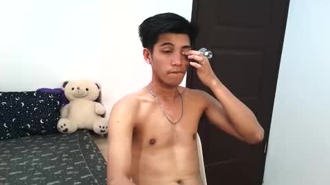 Snapshot of ursweetie_boy chatting on March 29, 8:03 am ursweetie_boy online show from March 29, 8:03 am