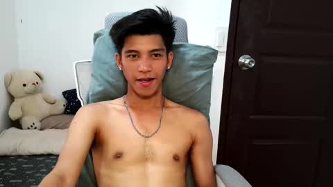 ursweetie_boy online show from April 22, 7:33 am