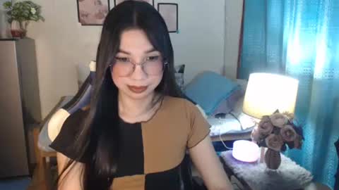Snapshot of urwetasianprincessxx chatting on March 8, 11:27 am Ashley Kate Mateo Gray online show from March 8, 11:27 am