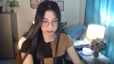 Snapshot of urwetasianprincessxx chatting on March 9, 11:25 am Ashley Kate Mateo Gray online show from March 9, 11:25 am