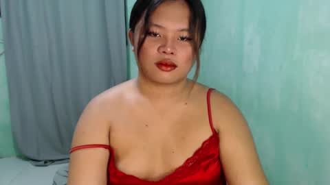 Snapshot of urwifematerial69_ chatting on December 5, 8:55 pm Bella Miles Olivia online show from December 5, 8:55 pm