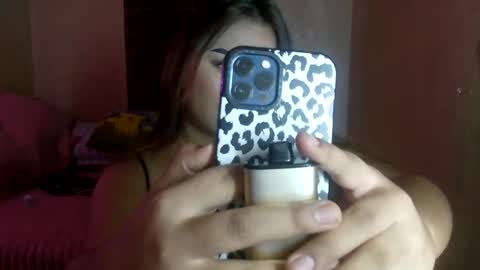 Snapshot of urwifematerial69_ chatting on May 19, 11:49 am Bella Miles Olivia online show from May 19, 11:49 am