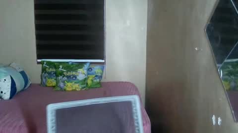 Snapshot of urwifematerial69_ chatting on May 26, 12:12 pm Bella Miles Olivia online show from May 26, 12:12 pm