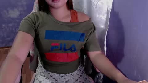 urwildslutty17 online show from November 22, 12:53 am