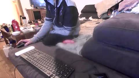 Snapshot of use4pleasure chatting on February 14, 10:39 pm BamBam online show from February 14, 10:39 pm