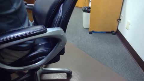 useemie online show from February 13, 7:10 pm