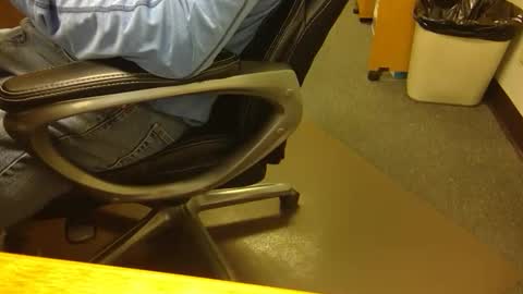 useemie online show from April 8, 6:19 pm