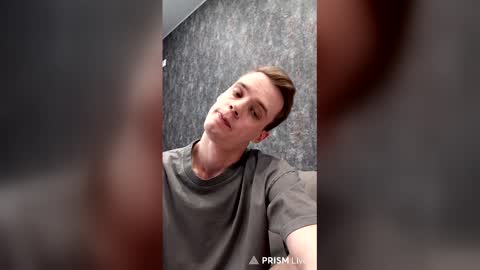 Snapshot of utem70 chatting on February 17, 5:15 am Nick online show from February 17, 5:15 am