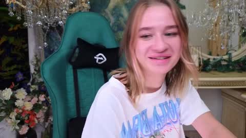 Leila online show from January 1, 4:18 am