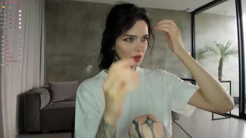 Snapshot of uwu_eva chatting on October 23, 8:24 am Eva online show from October 23, 8:24 am