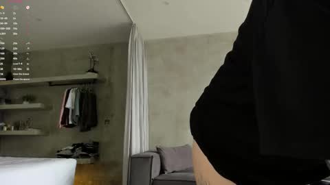 Snapshot of uwu_eva chatting on November 30, 6:39 am Eva online show from November 30, 6:39 am