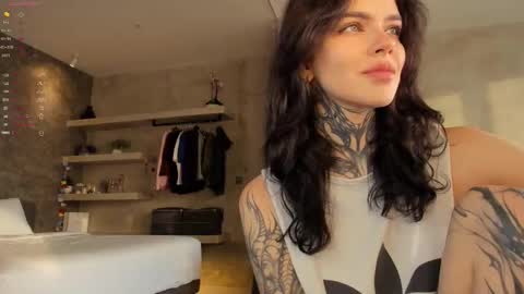 Snapshot of uwu_eva chatting on December 5, 9:51 am Eva online show from December 5, 9:51 am