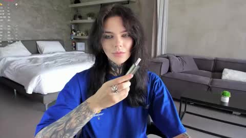 Snapshot of uwu_eva chatting on December 17, 8:20 am Eva online show from December 17, 8:20 am