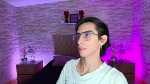 UYUKIE online show from April 21, 1:53 am