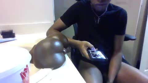 Snapshot of uzithebbc chatting on December 19, 10:00 pm uzithebbc online show from December 19, 10:00 pm