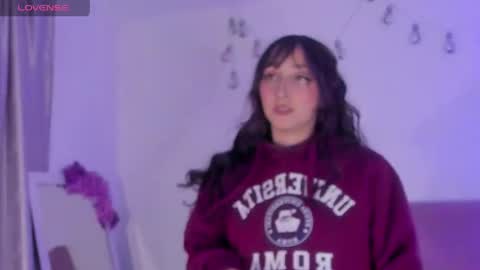 v1cky_ online show from April 3, 12:30 am