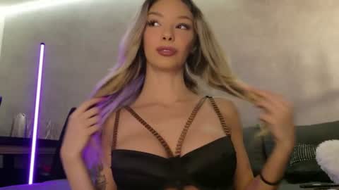 Mia online show from July 1, 3:41 am